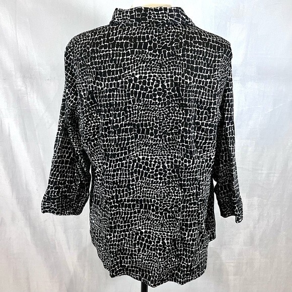 Apt 9 black and white snakeskin button down cotton top size 1X - Picture 4 of 6
